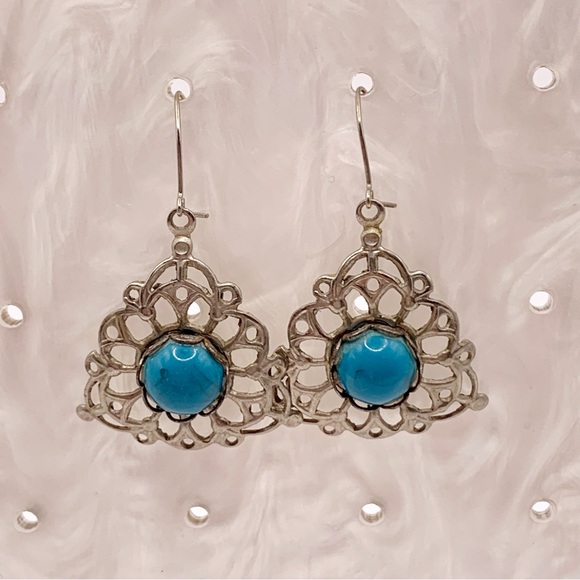 Vintage faux turquoise cabochon open work silver tone triangular earrings - Picture 6 of 8